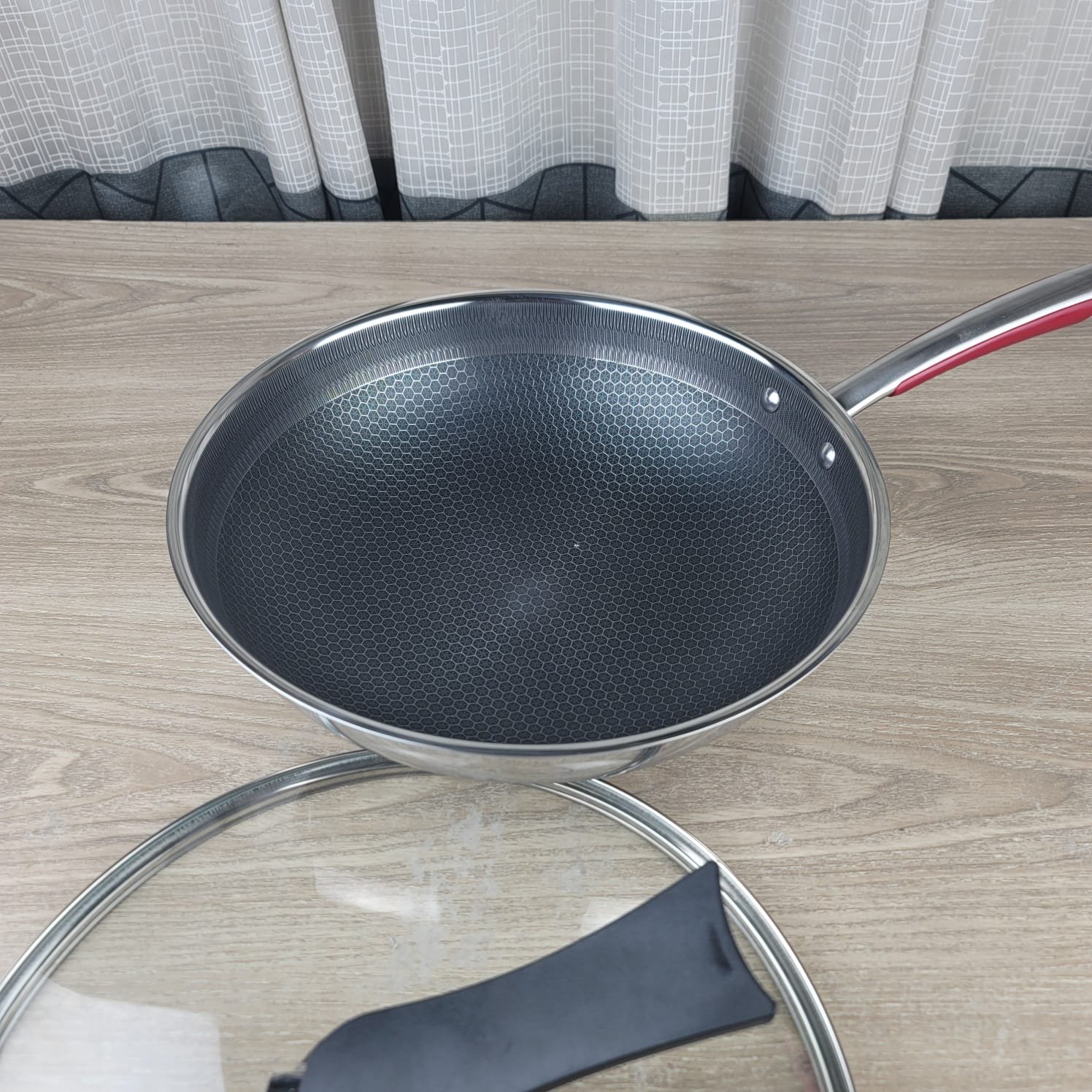 Stainless Steel Honeycomb Wookpan 32cm 2400tk 34cm 2500tk Inside